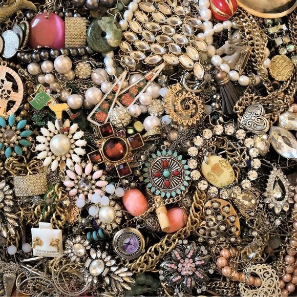 Huge 2 LB Vintage to Now Jewelry Lot- MYSTERY BOX Gold Silver Rhinestones - Picture 1 of 12